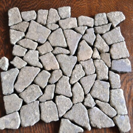InduStone Mozaika Kamienna na siatce DARK Interzoro łamana kamień wulkaniczny 30×30 (1)